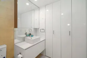 Stylish 1B Apartment in Dickson | Central Location - Image 2