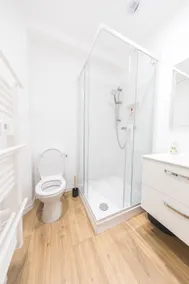 Large 1-bedroom (50 m²) • Downtown • Air-conditioning - Image 3