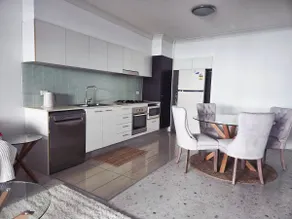 Riverfront 1BR • Pool/Gym • close to CBD/airport - Image 4