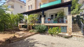 Peaceful Garden Floor • Close to the City, Intertwined with Nature - Image 3