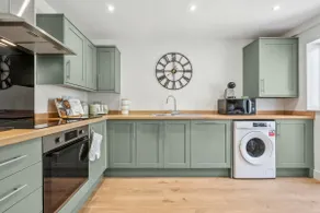 Cotswolds Vista Cirencester - Relaxed 5 Guest Home - 2 Bathroom, Parking, Garden - Image 2