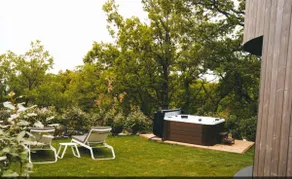 Unusual ”Lumipod” room and its private Jacuzzi - Image 3