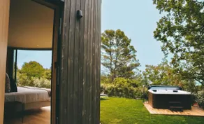 Unusual ”Lumipod” room and its private Jacuzzi - Image 4