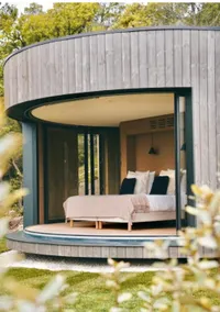 Unusual ”Lumipod” room and its private Jacuzzi - Image 2