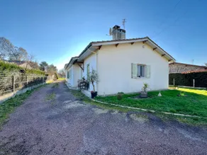 House with swimming pool among vineyards and forest in Gironde - Image 4