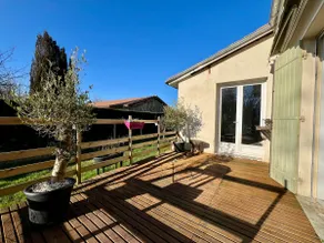 House with swimming pool among vineyards and forest in Gironde - Image 3