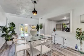 Lux Beach Cabana - Close to Beach & Restaurants - Image 3