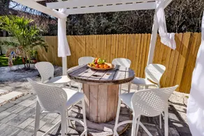Lux Beach Cabana - Close to Beach & Restaurants - Image 5