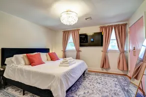 Pearl – A Phoenixville Retreat - Image 3