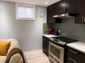 Modern 2BR Suite • Near Pearson Airport/ Sleeps 4 - Image 2
