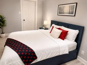Modern 2BR Suite • Near Pearson Airport/ Sleeps 4 - Image 4
