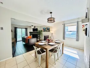 Stylish Townhome.3bedrooms,1Kingbed/4Queen/1sofa - Image 3