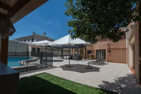 Villa with professional barbecue for families - Image 5