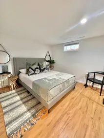 Luxury Renovated Home with 2full baths + Parking - Image 2