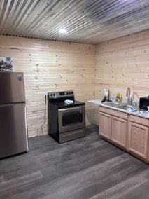 cozy country cabin with 35 acres. trailer parking - Image 4