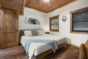 Buffalo Mist Cabin w/ Hot Tub - Image 5