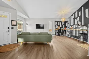 Family House SW Calgary Spruce Meadows SLEEP 10 - Image 3