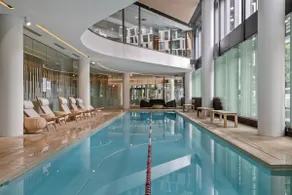 Docklands Waterfront Luxury 180° Views | Pool, Gym - Image 2
