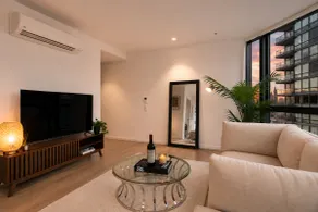 Docklands Waterfront Luxury 180° Views | Pool, Gym - Image 5