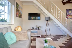Sweet Cottage In The City - Image 2