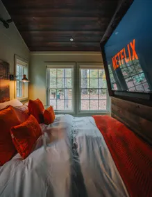 NEW-The Tiny House at Evergreen Cabins - Image 5