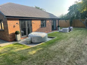 Brand new three bedroom luxury bungalow - Image 2