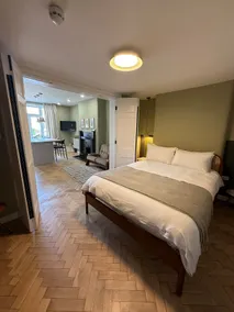 Luxury apartment- in central Cheltenham - Image 2