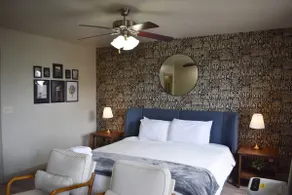 Spacious Studio Retreat I Century - Image 2