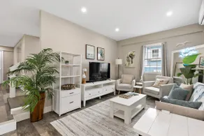 The Queen's Quarters - King Bed - AC - Walkable - Image 3