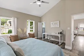 The Queen's Quarters - King Bed - AC - Walkable - Image 5