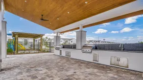 Gulf Breeze Getaway by the Sea, by community pool - Image 5