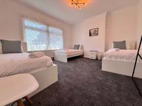 Unique Airport House - 3Bedroom - Parking - Image 5
