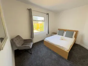 Unique Airport House - 3Bedroom - Parking - Image 2
