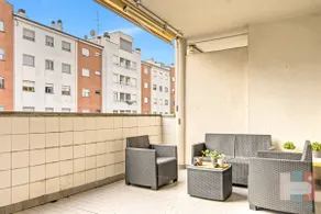 PE19 - Bright & Modern Apartment with Park View - - Image 2