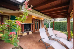 Villa in the hills overlooking the lake - Image 4