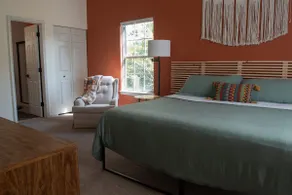 Cozy retreat w yard near Stadium, MD - Image 3