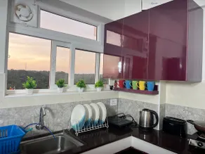 TVM: Tree Haus 2: Luxurious AC 2BHK, Stunning View - Image 4