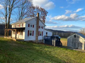 Peaceful Farm Stay with a Meadow View - Image 5