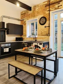 Stylish 2-Bed Home Near A11 - Image 2