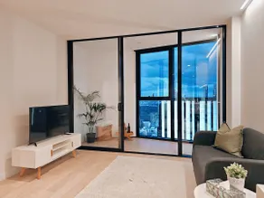 LV 65 Panoramic City Views With Free Parking - Image 2