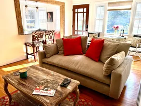 Hudson Valley Carriage House - Image 2