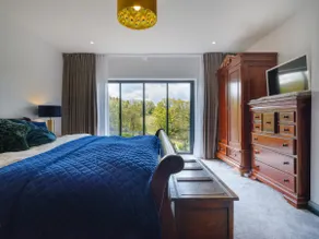 Luxury 5 Bed Lake House that Sleeps 10 - Image 5