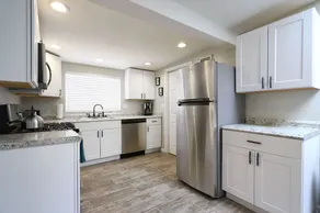 Spacious home ~ Great Freeway Access ~Sleeps 12~ - Image 4