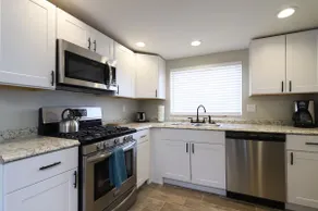 Spacious home ~ Great Freeway Access ~Sleeps 12~ - Image 3