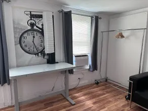 Studio Apt near Palmer Sq - Image 5