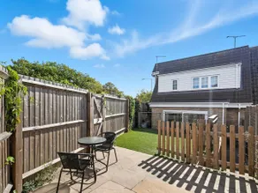 Lovely 2-Bed House with parking - Image 4