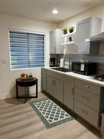 1BR/1BA10min to Airport ~free WiFi ~ Free parking - Image 2