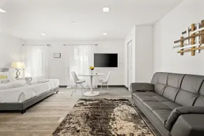 Cozy Stays at Miami-Dade Favorites Best Inn! - Image 3