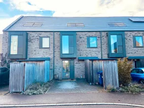 *NEW* super comfy stay Sleeps 7 FREE Parking - Image 2