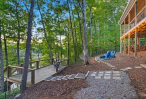 Rockshore Escape on Smith Lake - Image 3